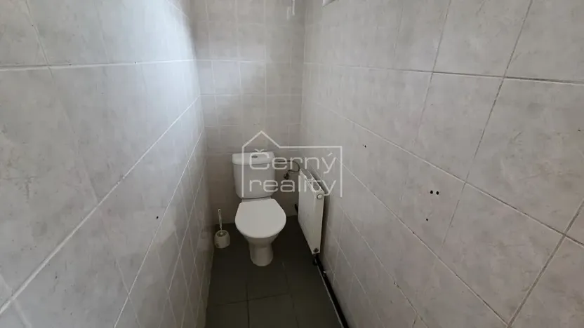 Pronájem obchodního prostoru, Pardubice, Habřinská, 92 m2