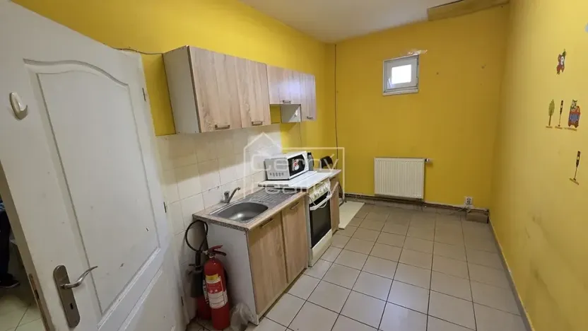 Pronájem obchodního prostoru, Pardubice, Habřinská, 92 m2