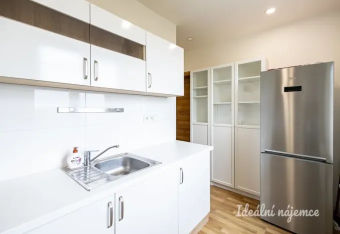Pronájem bytu 2+1, Praha - Záběhlice, Želivecká, 55 m2