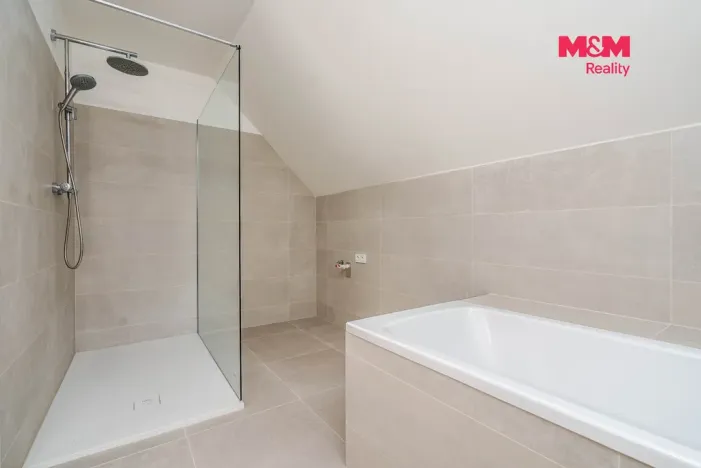 Prodej rodinného domu, Praha - Horní Počernice, Jasenná, 292 m2