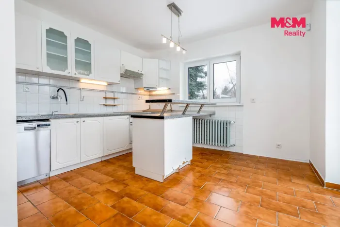 Prodej rodinného domu, Praha - Horní Počernice, Jasenná, 292 m2