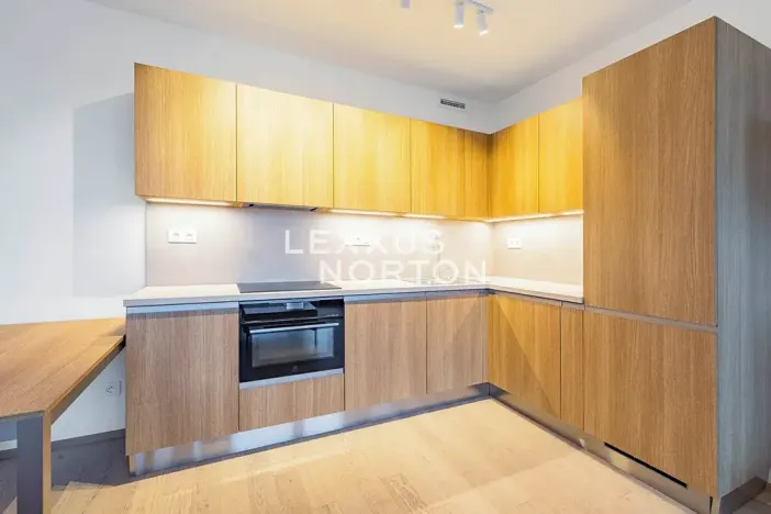 Pronájem bytu 1+kk, Praha - Smíchov, Šiklové, 38 m2