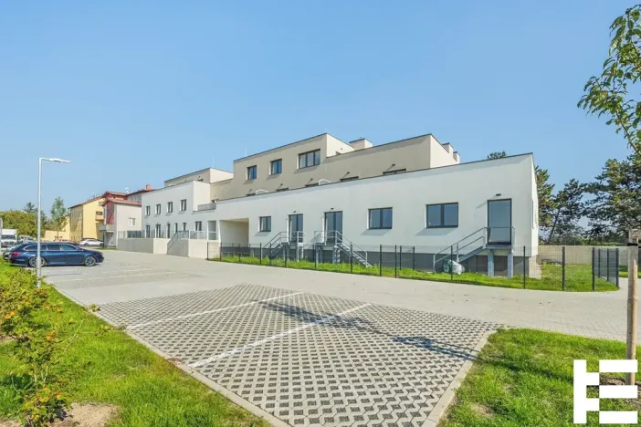 Prodej garážového stání, Praha - Satalice, 14 m2