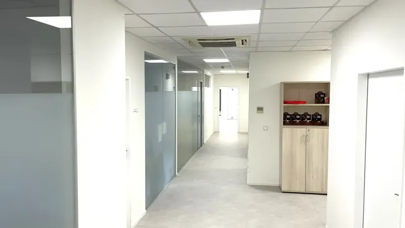 Pronájem kanceláře, Praha - Holešovice, Dělnická, 1252 m2
