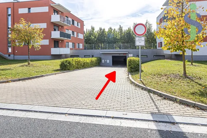 Prodej garážového stání, Praha - Háje, Loosova, 19 m2
