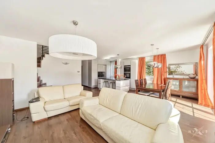 Prodej rodinného domu, Větrušice, Skalní, 158 m2