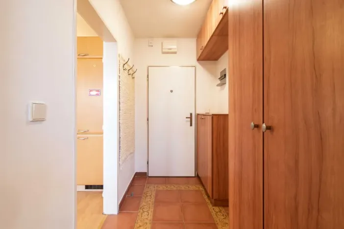 Pronájem bytu 2+kk, Praha - Troja, Olštýnská, 37 m2