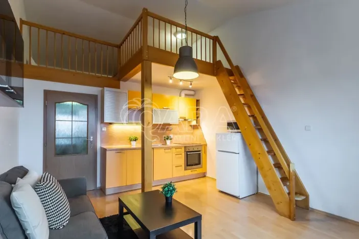 Pronájem bytu 1+kk, 30 m², Ke Kapličce, Dolní Břežany