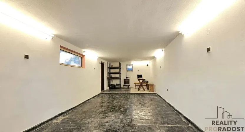 Prodej garáže, Mutěnice, 66 m2