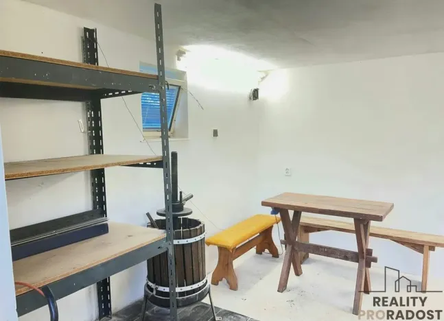 Prodej garáže, Mutěnice, 66 m2
