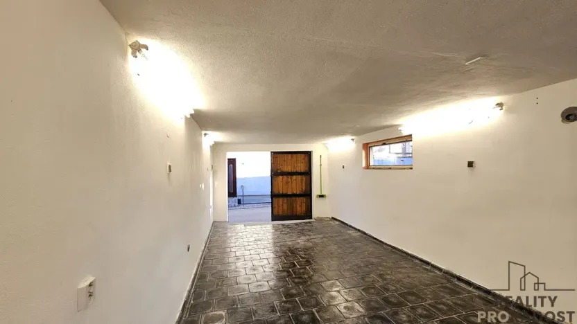 Prodej garáže, Mutěnice, 66 m2