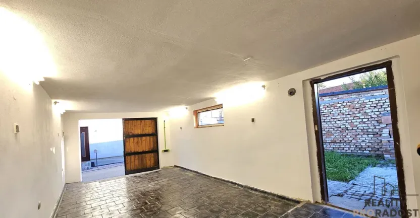 Prodej garáže, Mutěnice, 66 m2