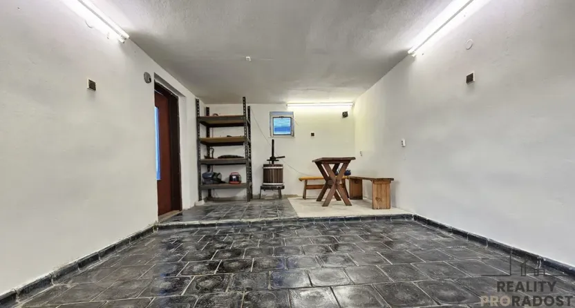 Prodej garáže, Mutěnice, 66 m2