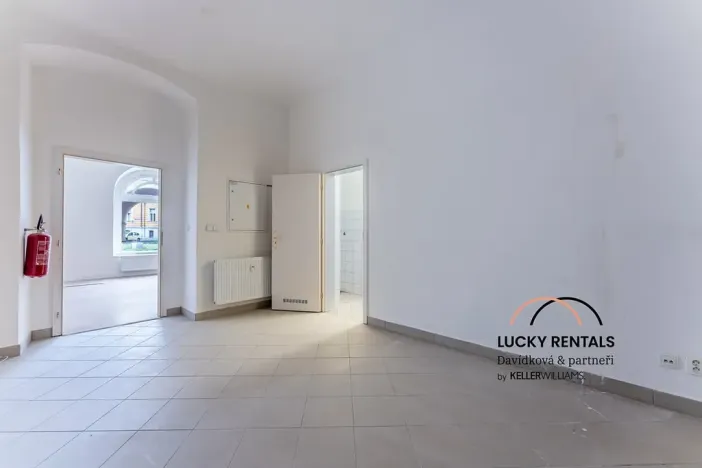 Pronájem obchodního prostoru, Praha - Karlín, Prvního pluku, 58 m2