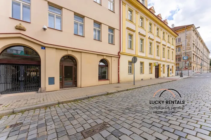 Pronájem obchodního prostoru, Praha - Karlín, Prvního pluku, 58 m2