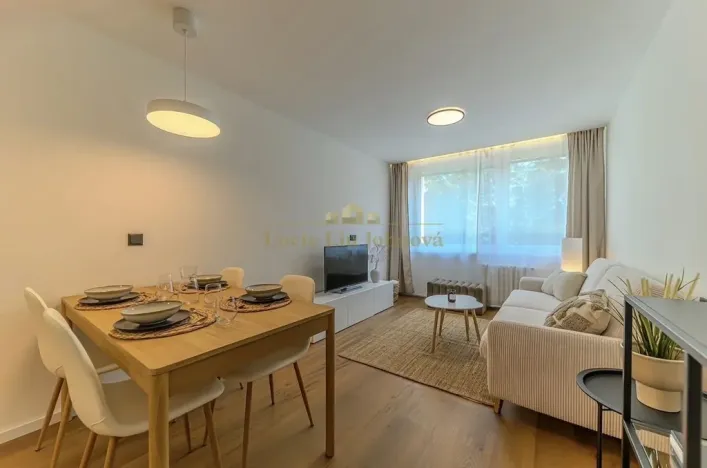 Prodej bytu 2+kk, Praha - Kobylisy, Taussigova, 42 m2