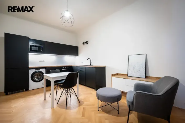 Pronájem bytu 2+kk, Praha - Košíře, Holečkova, 36 m2