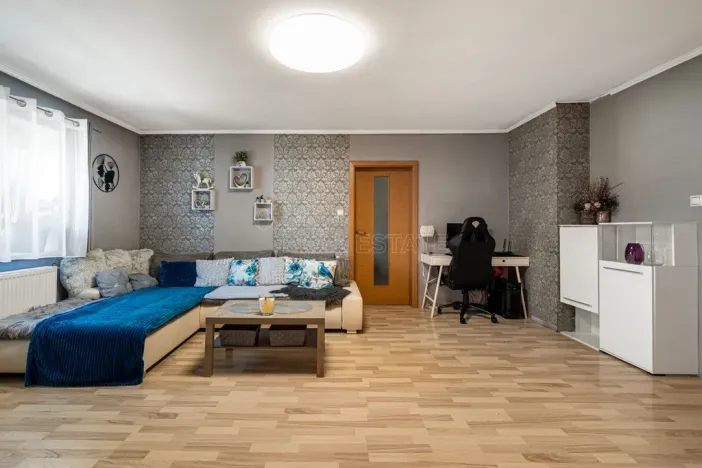 Prodej bytu 3+1, Ostrov, Nádražní, 89 m2