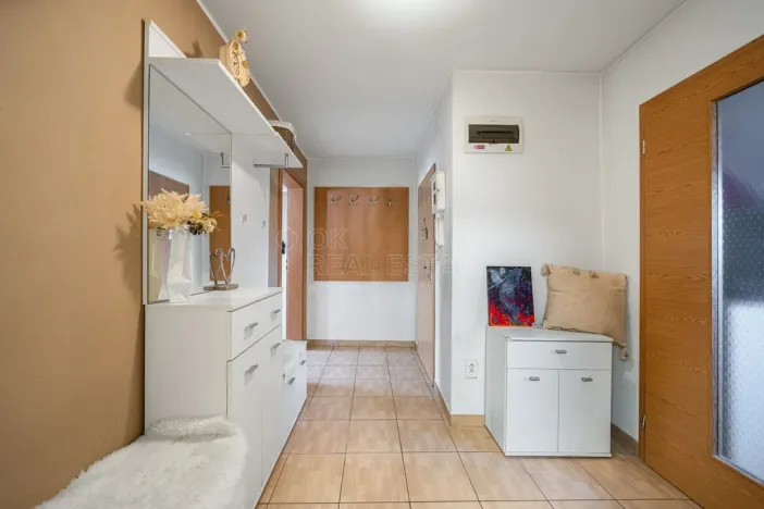 Prodej bytu 3+1, Ostrov, Nádražní, 89 m2