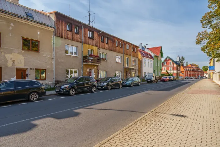 Prodej bytu 3+1, Ostrov, Nádražní, 89 m2