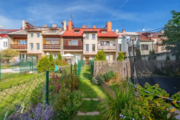 Prodej bytu 3+1, Ostrov, Nádražní, 89 m2
