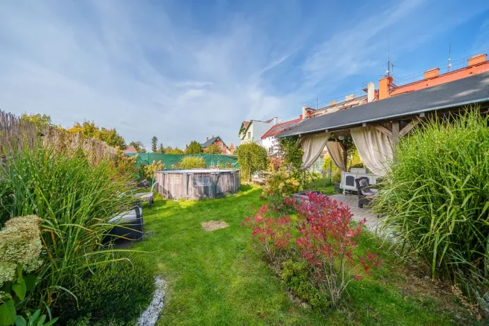 Prodej bytu 3+1, Ostrov, Nádražní, 89 m2