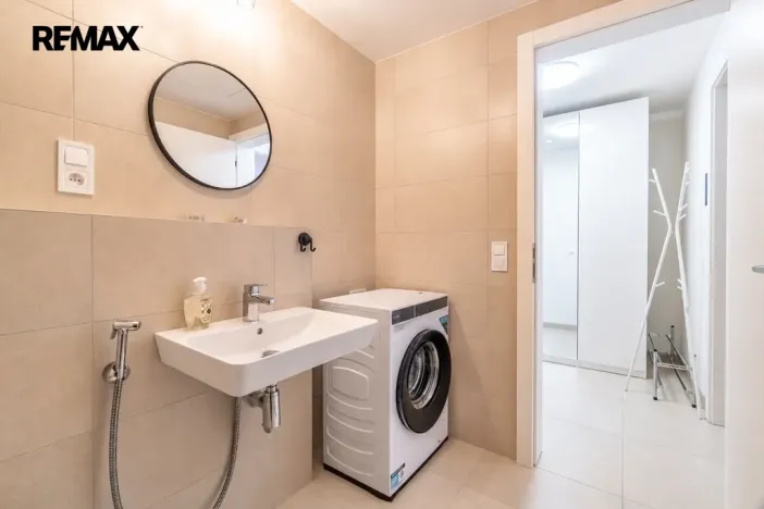 Pronájem bytu 1+kk, Praha - Žižkov, Kaplířova, 39 m2