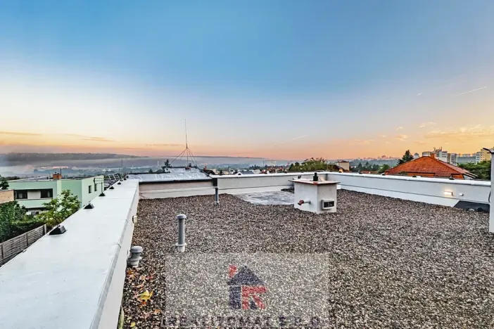 Pronájem rodinného domu, Praha - Komořany, Pod lesem, 325 m2