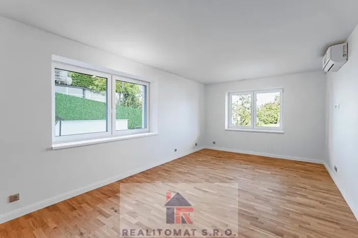 Prodej bytu 4+kk, Praha - Komořany, Pod lesem, 266 m2