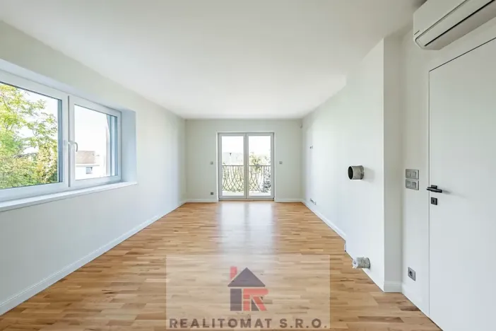 Prodej bytu 4+kk, Praha - Komořany, Pod lesem, 343 m2