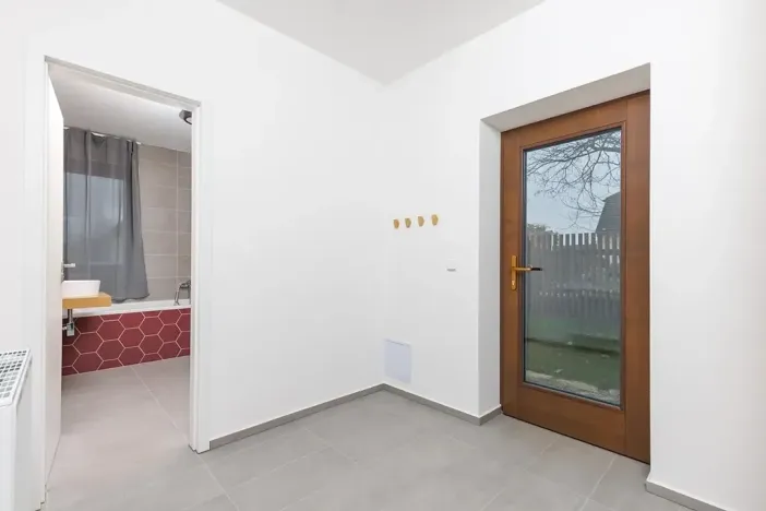 Pronájem atypického bytu, Sedlec, 73 m2