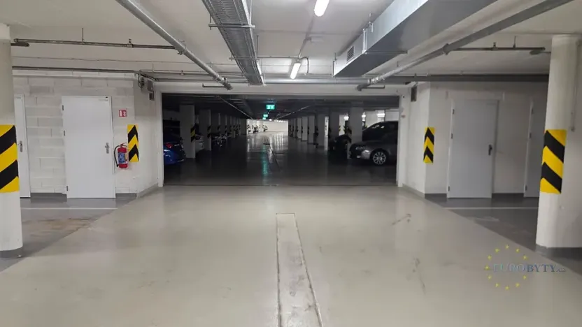 Pronájem garáže, Praha - Libeň, Kurta Konráda, 15 m2