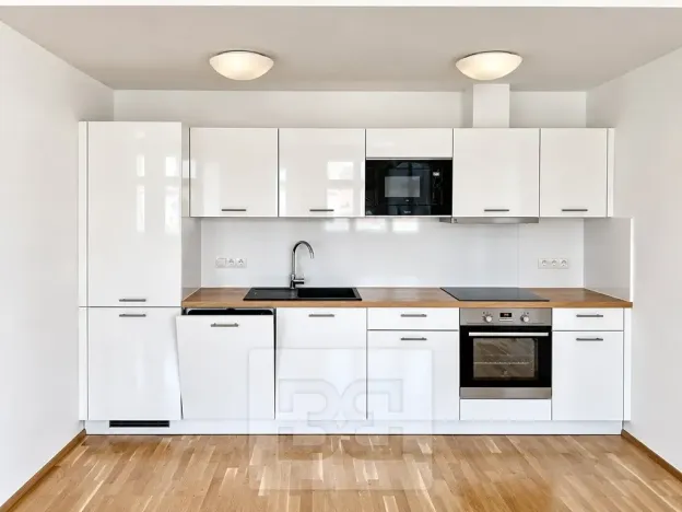 Pronájem bytu 2+kk, Praha - Nové Město, Mlynářská, 72 m2
