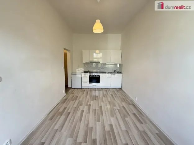 Pronájem bytu 1+kk, Praha - Smíchov, Na Skalce, 22 m2