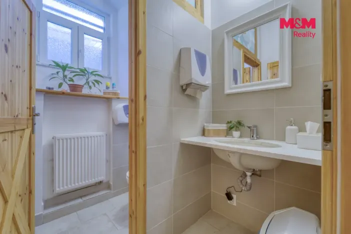 Pronájem obchodního prostoru, Karlovy Vary, Bělehradská, 100 m2