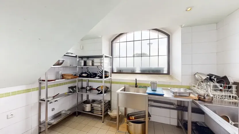 Dražba restaurace, Praha - Holešovice, Jankovcova, 1096 m2