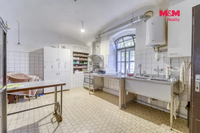 Prodej obchodního prostoru, Hradec Králové - Svinary, Podhůrská, 633 m2