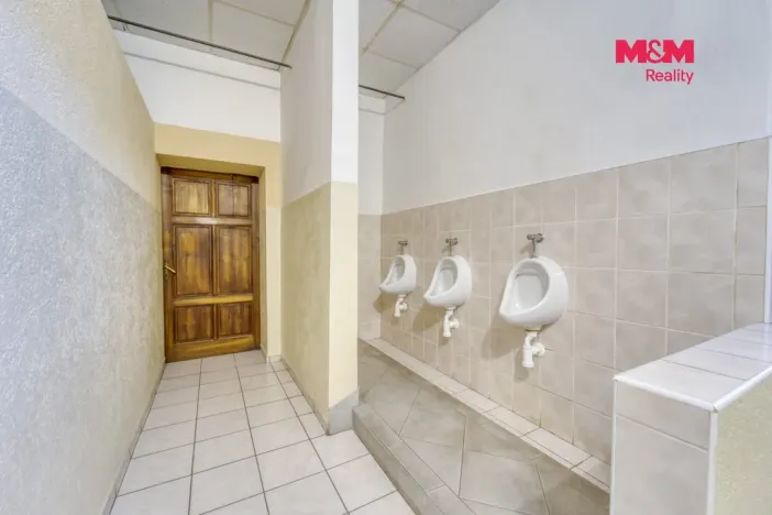 Prodej obchodního prostoru, Hradec Králové - Svinary, Podhůrská, 633 m2