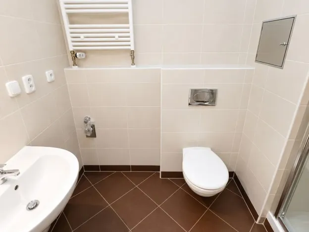 Pronájem bytu 1+kk, Praha - Hloubětín, Nademlejnská, 26 m2