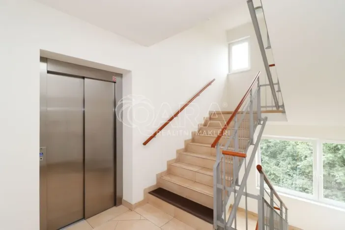 Pronájem bytu 1+kk, Praha - Hloubětín, Nademlejnská, 26 m2
