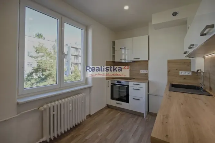 Pronájem bytu 3+1, Plzeň, Pod Záhorskem, 77 m2