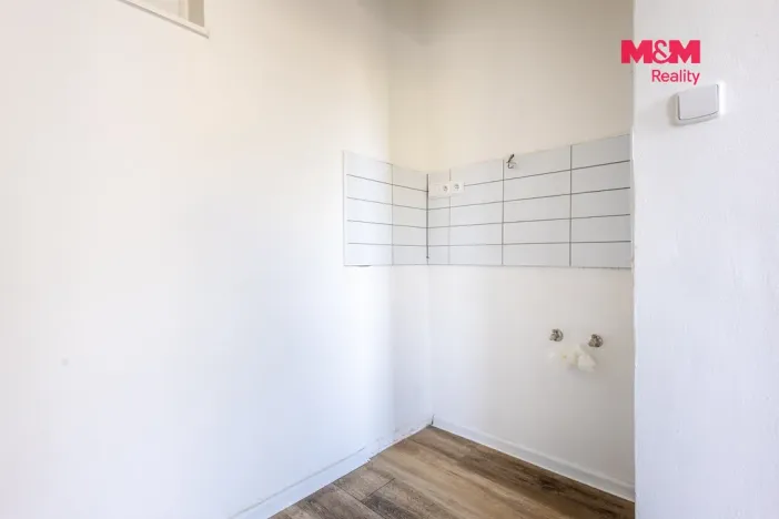 Pronájem obchodního prostoru, Nový Bor, Tržní náměstí, 108 m2