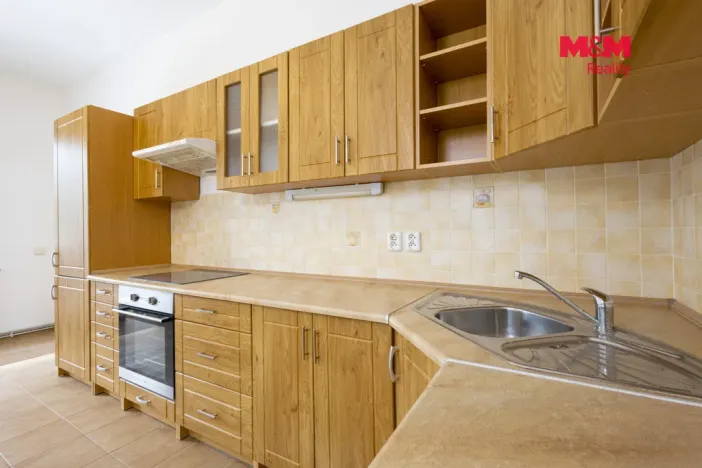 Pronájem obchodního prostoru, Nový Bor, Tržní náměstí, 108 m2
