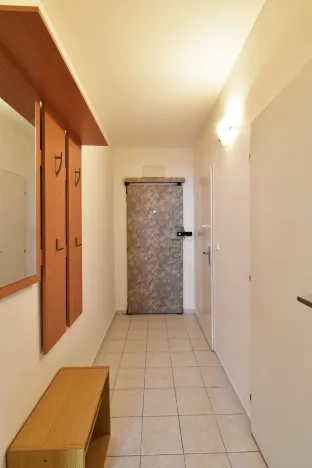 Pronájem bytu 1+kk, Praha - Troja, Hnězdenská, 40 m2