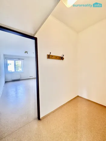 Pronájem bytu 1+kk, Karlovy Vary, Závodu míru, 40 m2