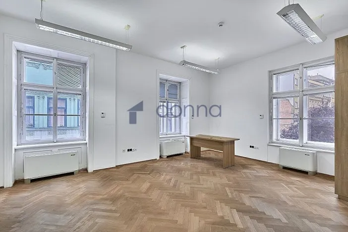 Pronájem kanceláře, Praha, Soukenická, 212 m2