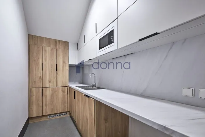 Pronájem kanceláře, Praha, Soukenická, 212 m2