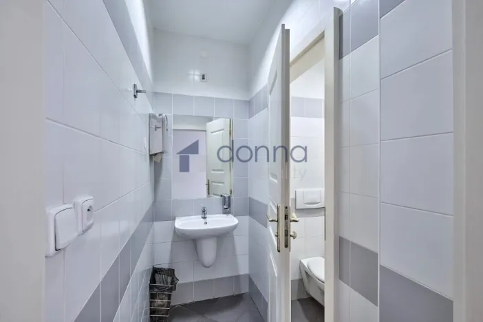 Pronájem kanceláře, Praha, Soukenická, 212 m2