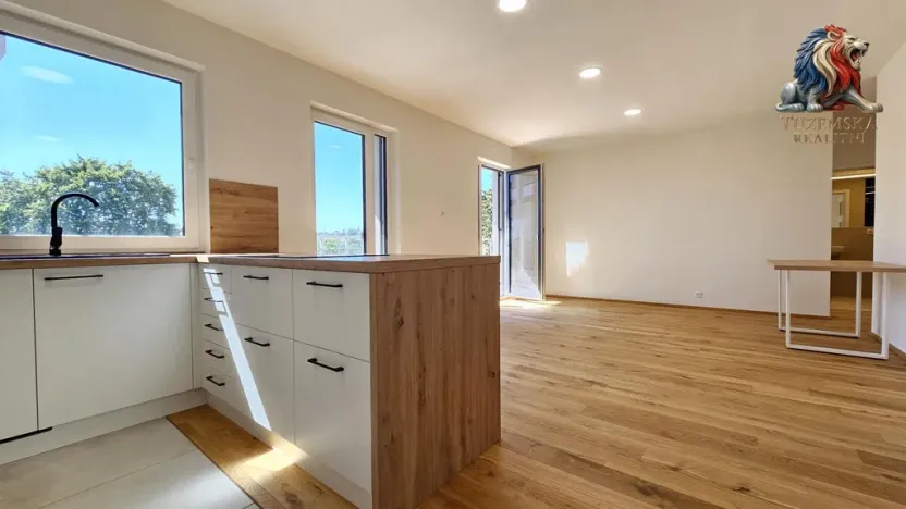 Prodej bytu 2+kk, Bystřice nad Pernštejnem, Masarykovo náměstí, 65 m2