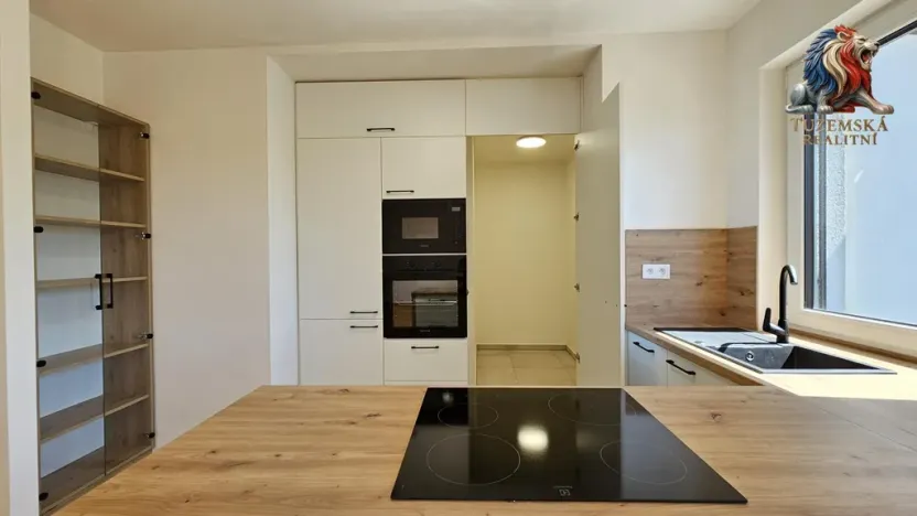Prodej bytu 2+kk, Bystřice nad Pernštejnem, Masarykovo náměstí, 65 m2